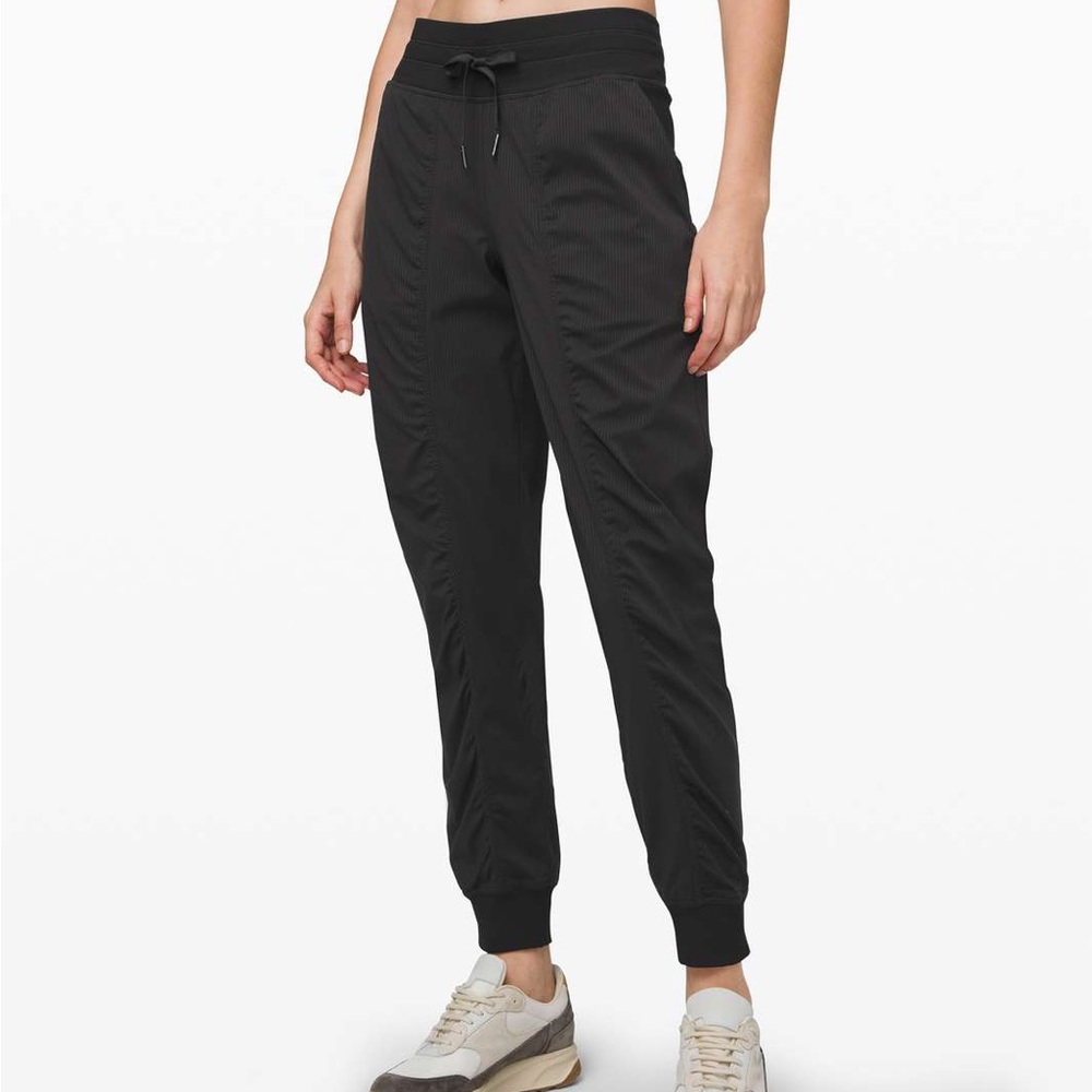 lululemon black dance studio jogger size 6